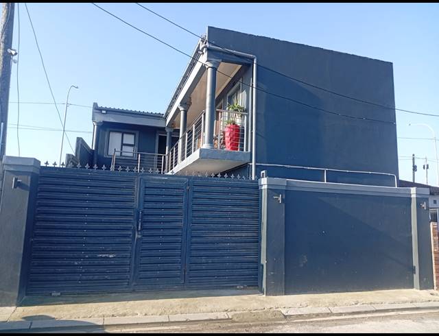 8 BEDROOM FREEHOLD FOR SALE IN MANDELA PARK